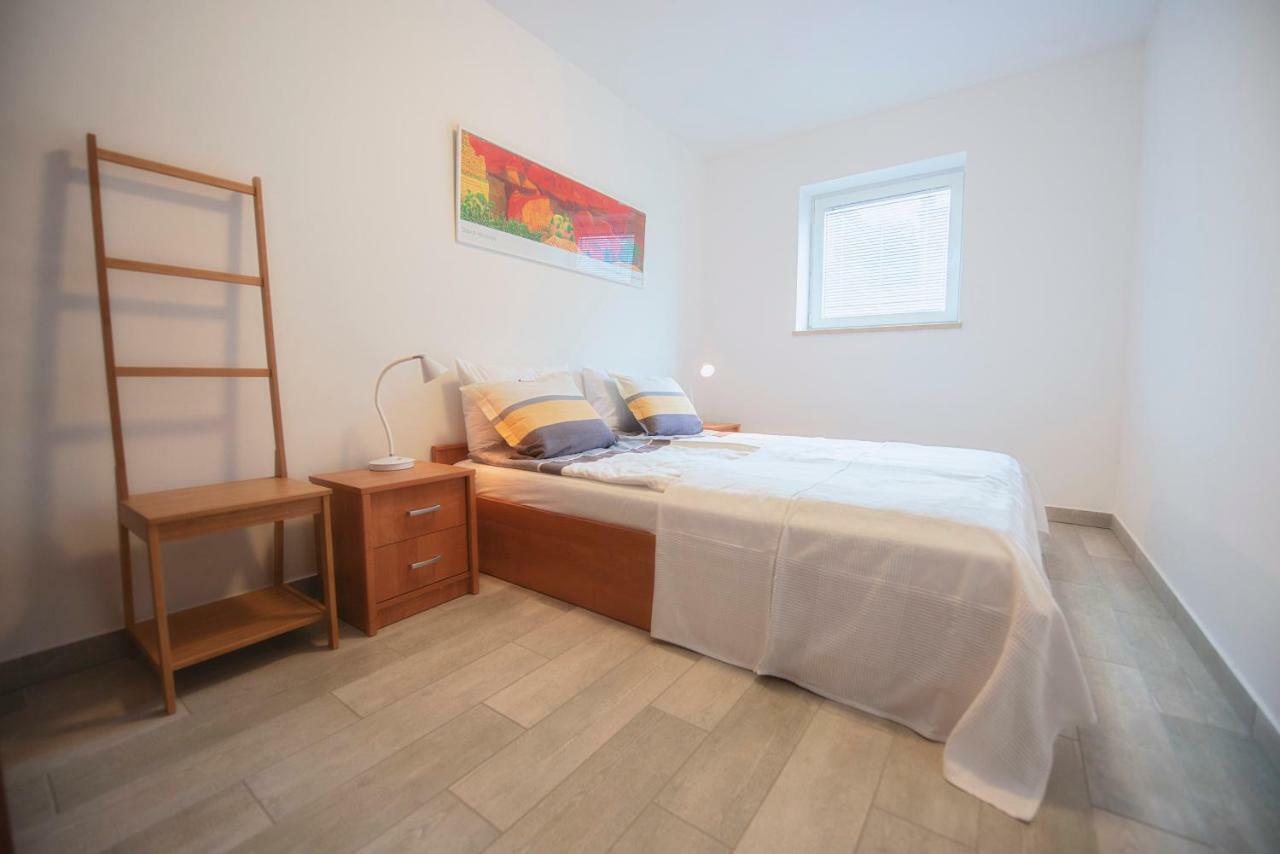 Apartment Midavkl Pirovac