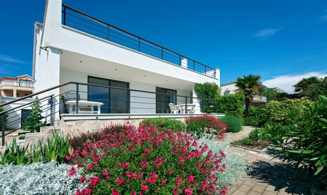 Midavkl Apartment Pirovac